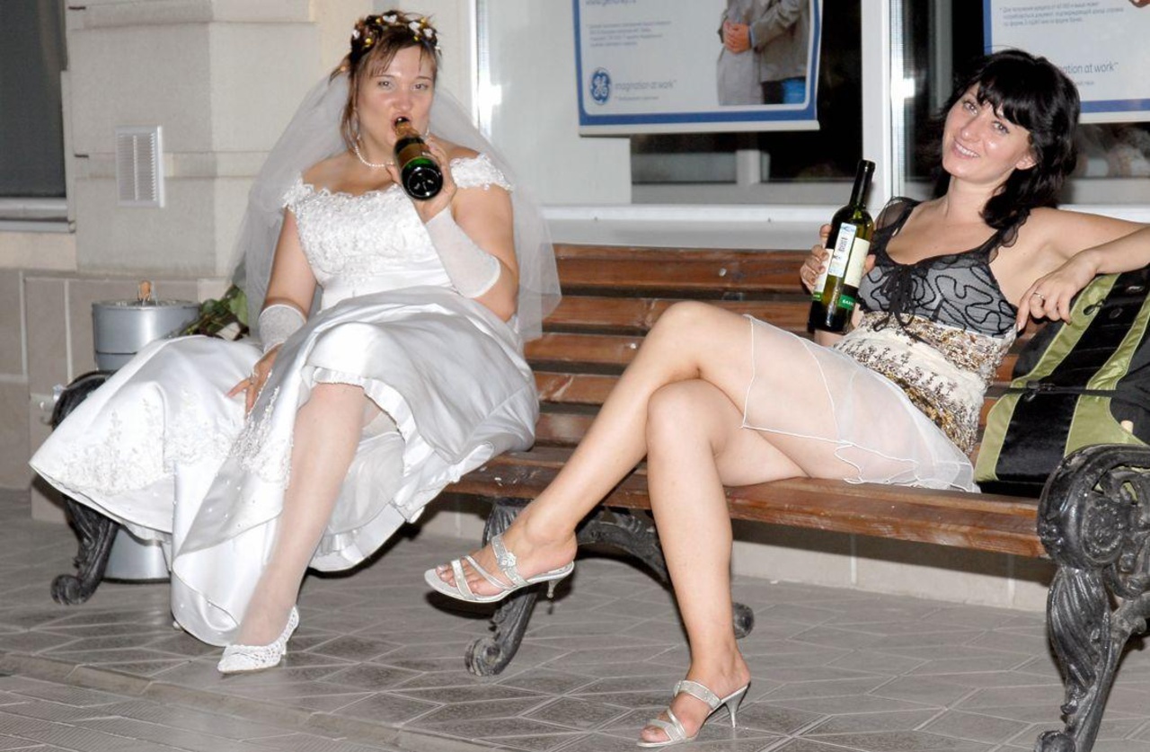 Друг жениха воспользовался пиздой невесты за час до свадьбы