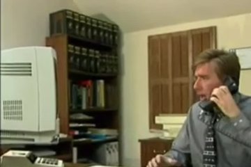 Девушка развлекается с соседом