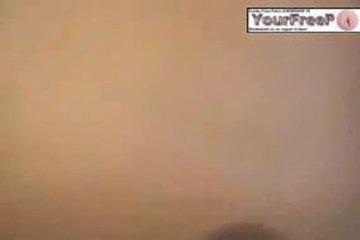 Парень снимает каждое своё движение