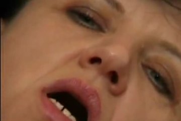 Зрелая дама решила отдохнуть