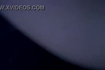 Парень снимает свои игры с девушкой