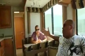 Негры любят трахать зрелые белые дырки
