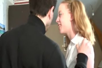 Должна была делать уроки, но друг не дал