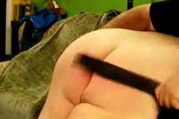 Муж играется со своей женой