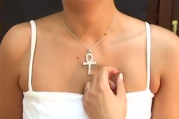 Показала сиськи желающему