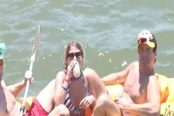 На яхте сучки напились и начали показывать свои сиськи