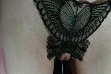 Мастурбация опытной телки