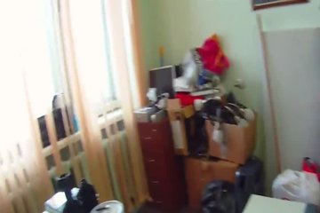 Русская телка сосет член и трахается парнем в офисе