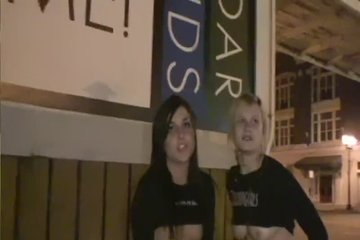 Шлюшки оголяют свои сексуальные тела