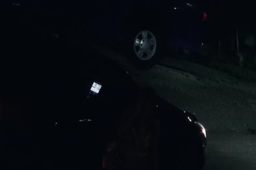 Чел долбит в жопу заводящую подружку
