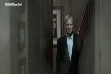 Два мужика удовлетворяют заводящую сучку