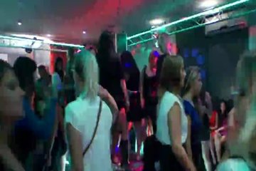 Телки на вечеринке устроили оргию