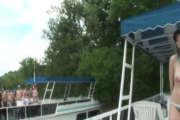 Сексуальные шлюшки на вечеринке