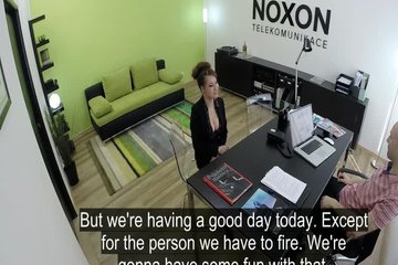 Брюнетка ублажает член будущего начальника