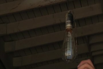 Два мужика трахают сексуальную блондинку