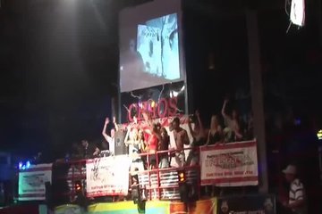 Развратные сучки отрываются на вечеринке