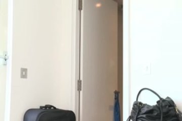 Брюнетка с круглой и горячей попкой