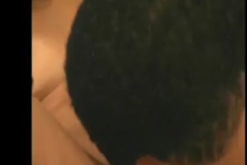 Парень начал с активных ласк девушки