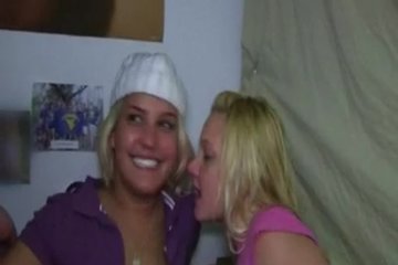 Горячие развратницы отдыхают