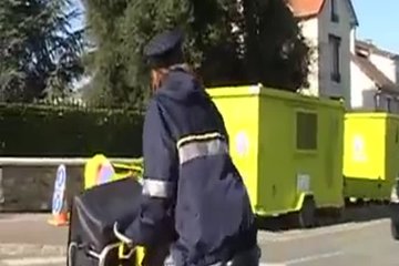 Почтальонша зашла в гости