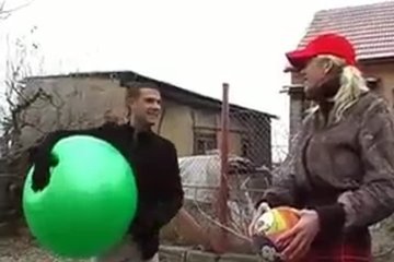 После игры в мячик девчонка любит анал