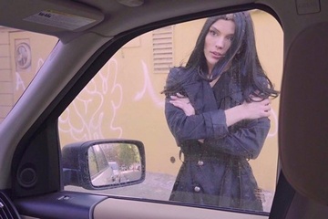Привозит проститутку к себе и дико её ебет