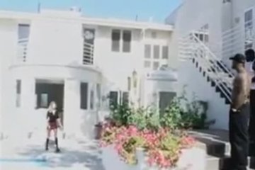 На кухне сразу с двумя парнями