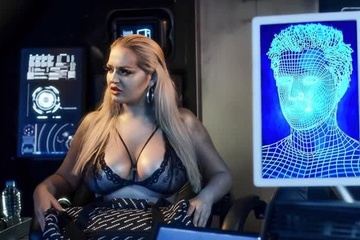 Девушка киборг может насладиться большим членом парня