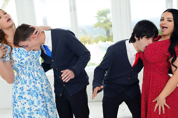 У двух подруг есть пасынки и они устраивают с ними групповой секс