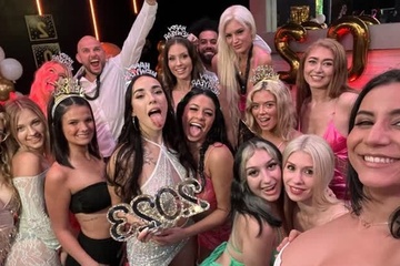 Стриптизеры на девичнике ебут невесту и её подруг