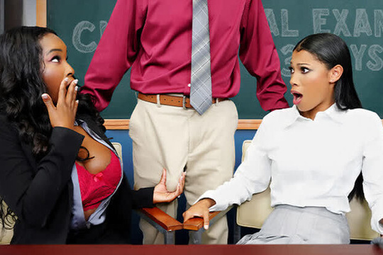 Жұмыстағы жалаңаш қыздардың суреттері