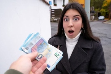 Русская телка согласилась заняться сексом за деньги