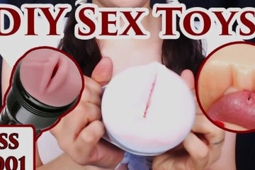 Что лучше, руки милой девушки или мужские секс игрушки?