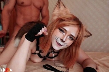 Рыжая фури телка в образе лисы ебется с парнем