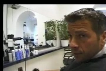 Парень пришёл на стрижку