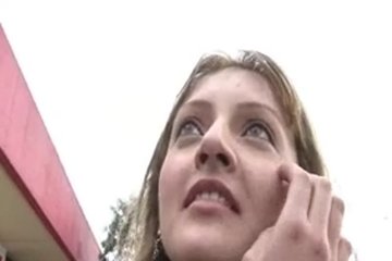 Телки разместились на столе